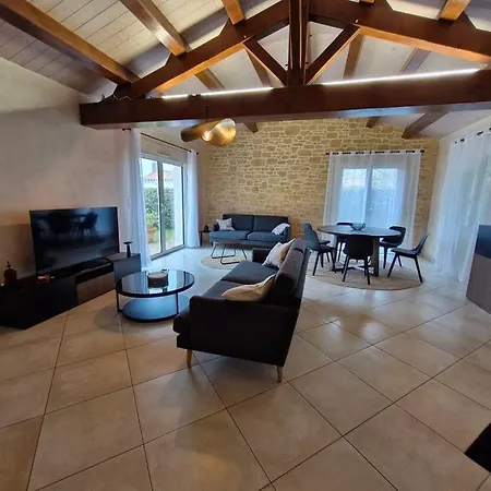 Holiday home Maison Piscine Chauffee Joli Jardin Paysage Saint-Jean-de-Monts